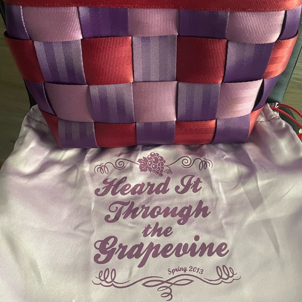 Harvey’s LTD medium tote- Heard it through the Grapevine w/dustbag